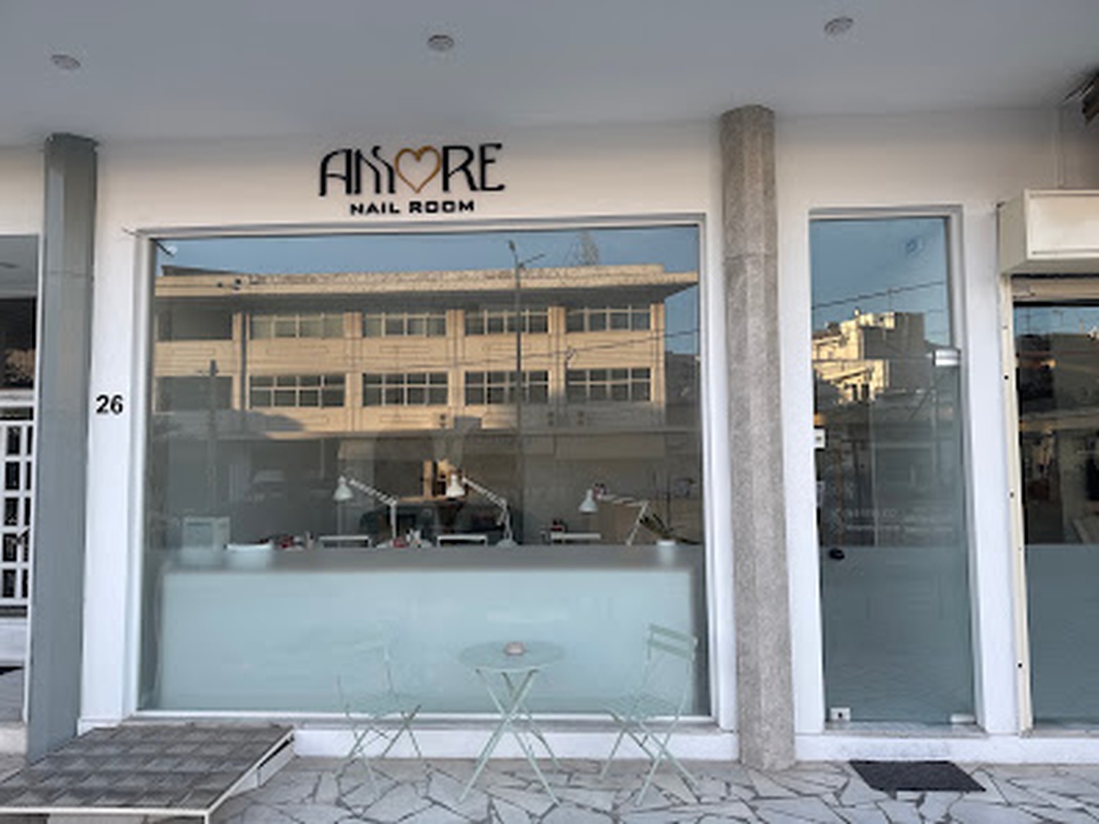 Η πρόσοψη του Amore Nail Room στην Τρώων 26, Περιστέρι